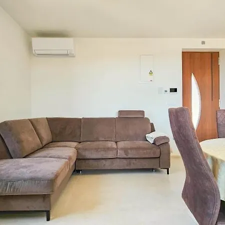 Apartment More * Bužinija